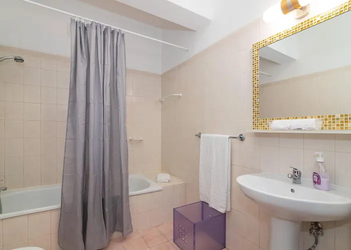 Patio Da Rocha - Silhueta Citadina